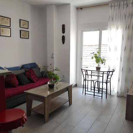 Con Terraza Y Muy Cerca De La Playa,centro Y Estacion De Tren Nyaraló *