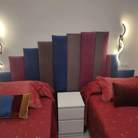 Con Terraza Y Muy Cerca De La Playa,centro Y Estacion De Tren Málaga