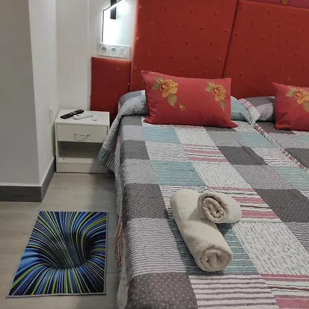 Con Terraza Y Muy Cerca De La Playa,centro Y Estacion De Tren