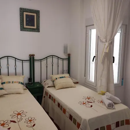 Con Terraza Y Muy Cerca De La Playa,centro Y Estacion De Tren Holiday home