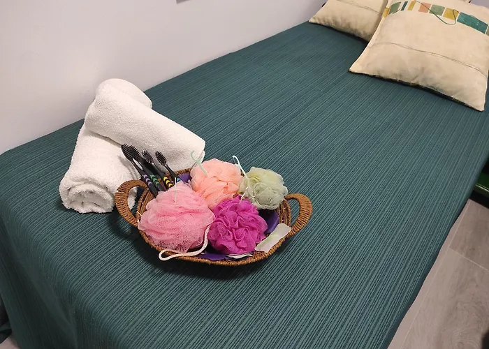 Con Terraza Y Muy Cerca De La Playa,centro Y Estacion De Tren * Málaga