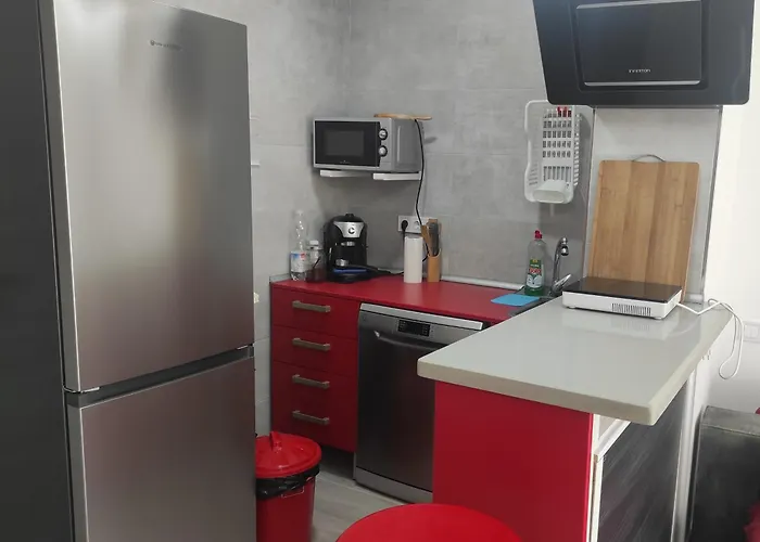 Con Terraza Y Muy Cerca De La Playa,centro Y Estacion De Tren *