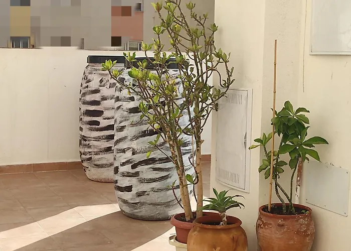 Con Terraza Y Muy Cerca De La Playa,centro Y Estacion De Tren