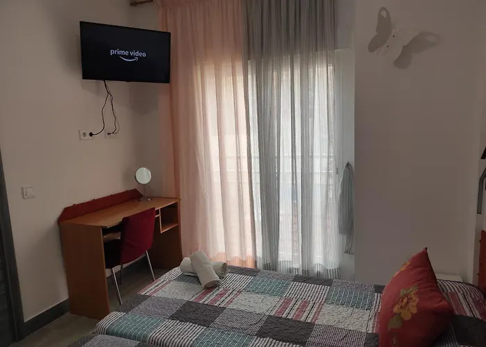 Con Terraza Y Muy Cerca De La Playa,centro Y Estacion De Tren Nyaraló Málaga