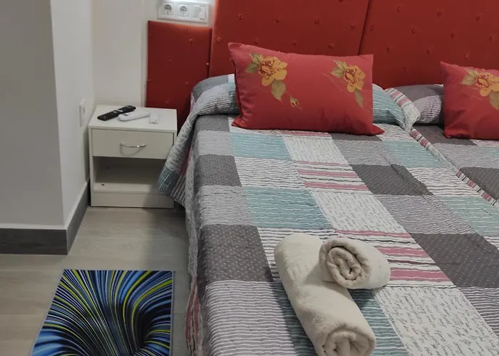 Con Terraza Y Muy Cerca De La Playa,centro Y Estacion De Tren