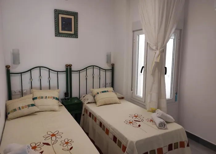 Con Terraza Y Muy Cerca De La Playa,centro Y Estacion De Tren Nyaraló