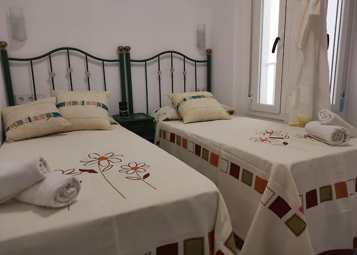 Nyaraló Con Terraza Y Muy Cerca De La Playa,centro Y Estacion De Tren